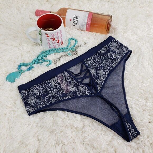 Victoria's Secret Blue Lace Glitter Crystals Thong - Picture 4 of 4